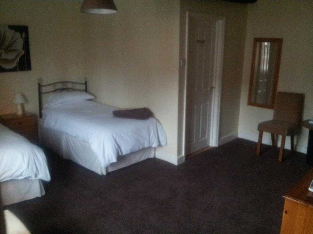 The Bull Hotel Downton  Rum bild